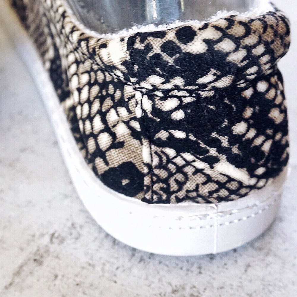 Snake Print Insole Comfort Slip On Sneakers - Picture 4 of 8
